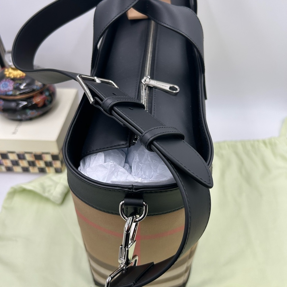Women's Burberry Ormond giant leather check tote bag made in Italy NWT - Picture 14 of 14
